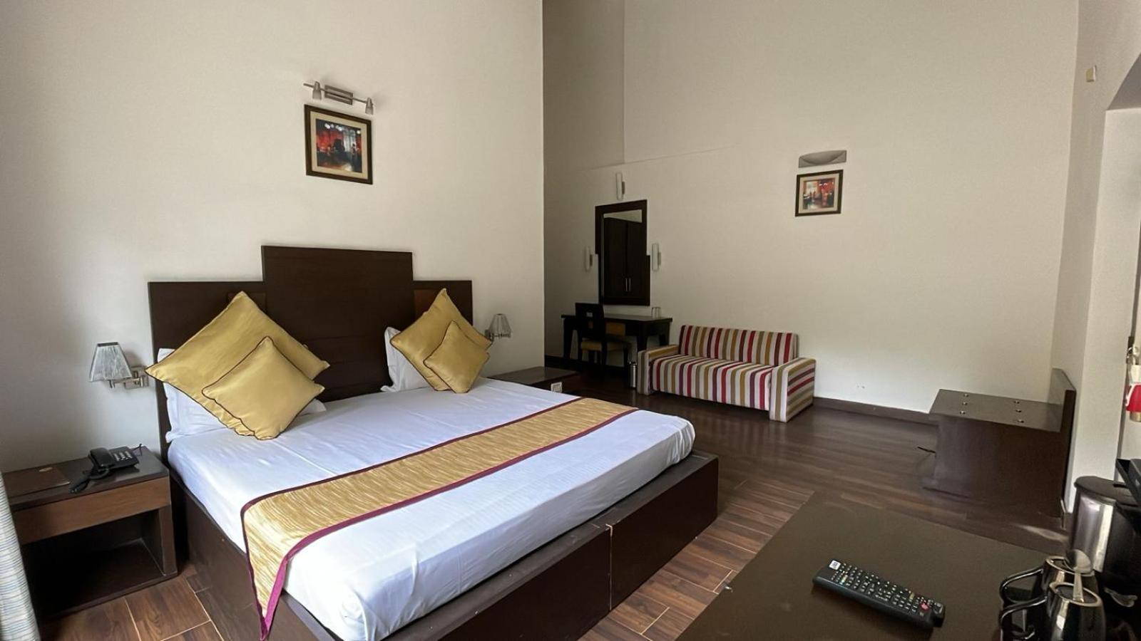 8Fold-Pinecrest By Larisa, Bhimtal Bhīm Tāl Exterior foto